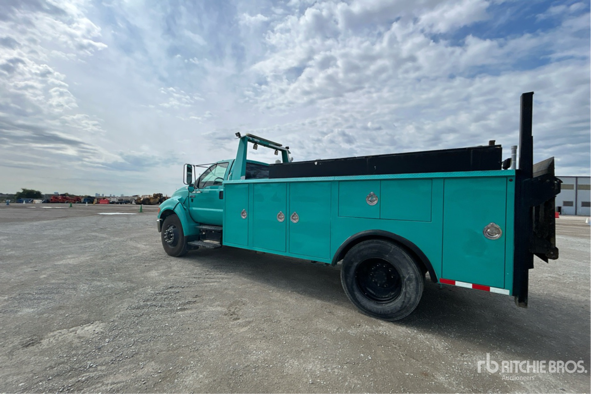 General Appearance with Picture, Left Rear Corner