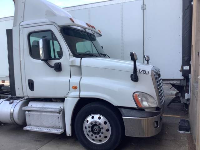 2013 Freightliner Cascadia 6x4 T/A Day Cab Truck Tractor