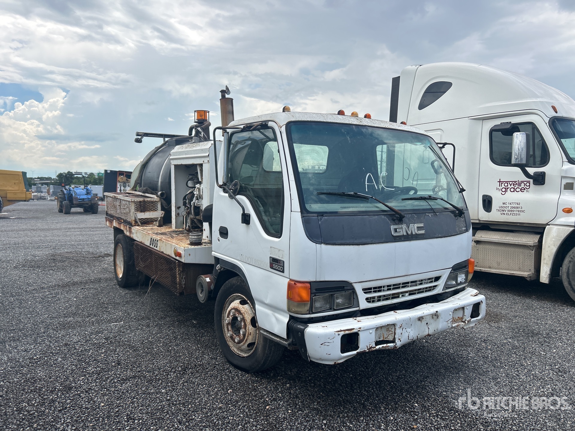 General Appearance with Picture, Right Front Corner