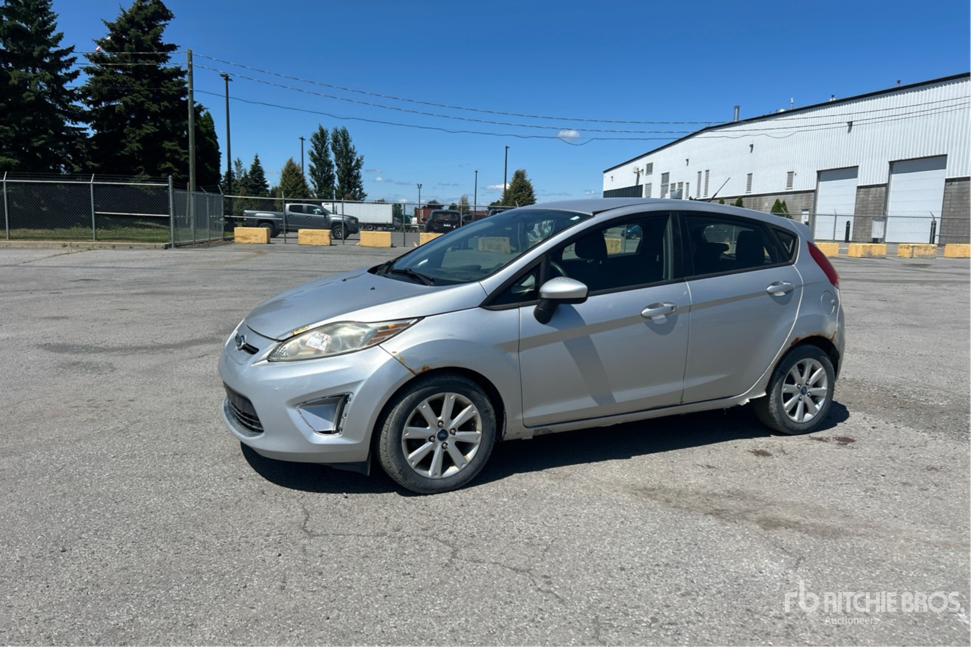 General Appearance with Picture, Left Front Corner