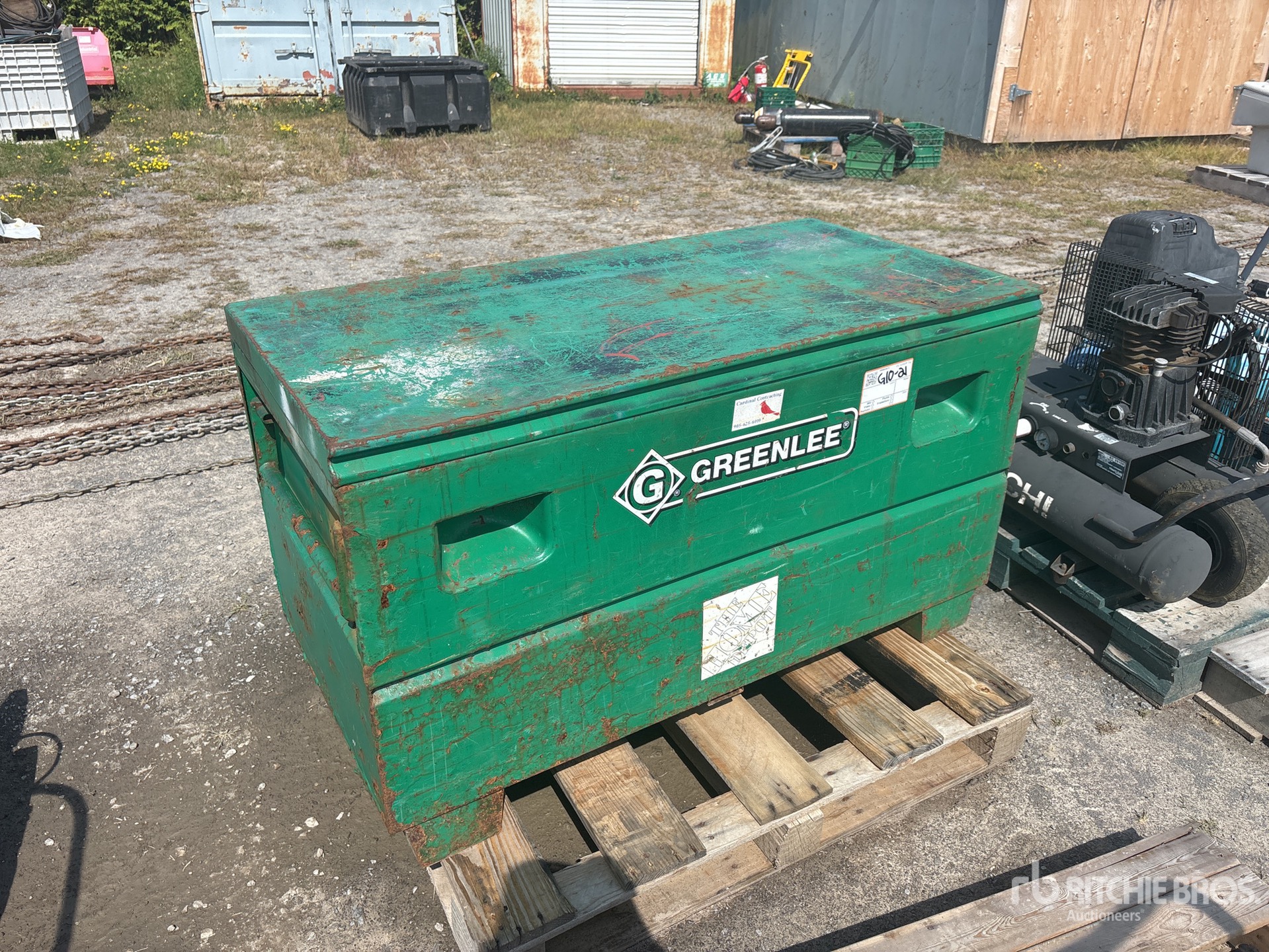 General Appearance with Picture, Right Front Corner