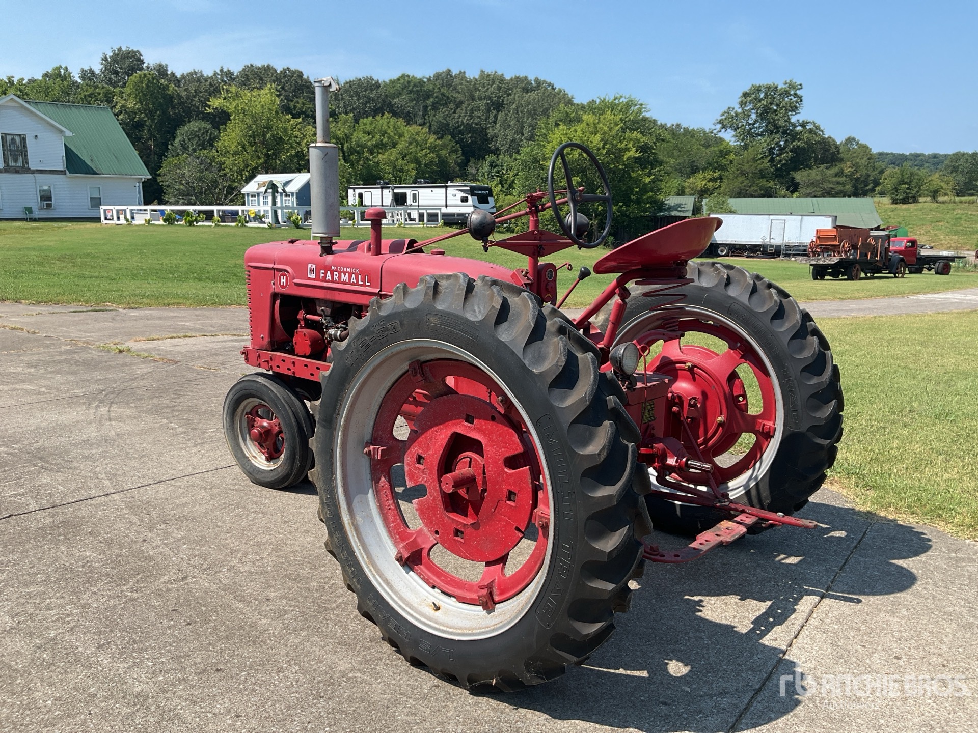 General Appearance with Picture, Left Rear Corner