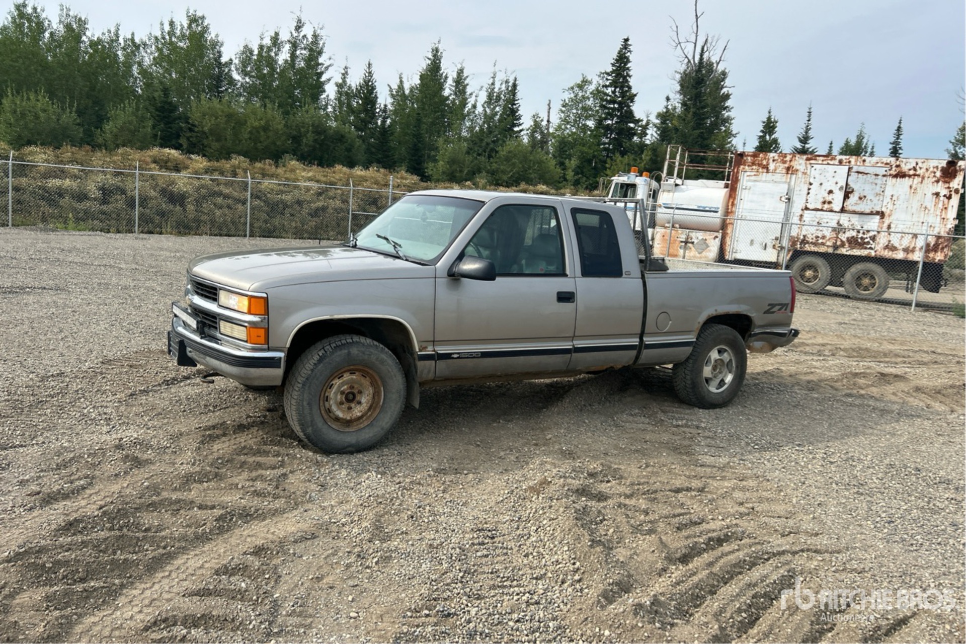 General Appearance with Picture, Left Front Corner