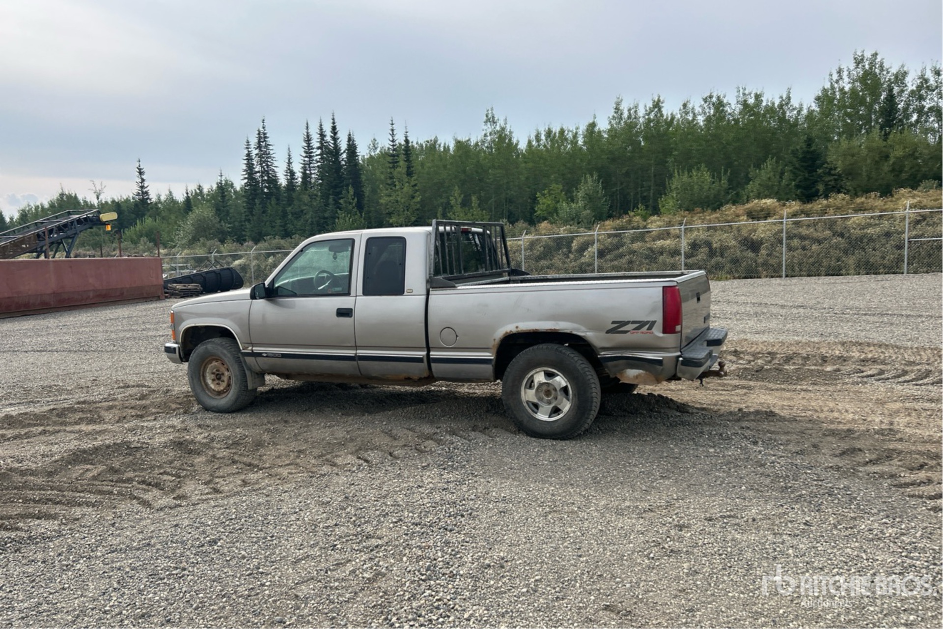 General Appearance with Picture, Left Rear Corner