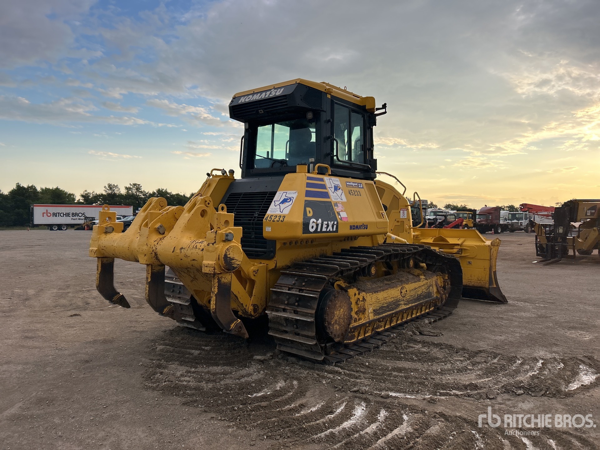 TOPADOR FRONTAL 2021 KOMATSU D61EXI24