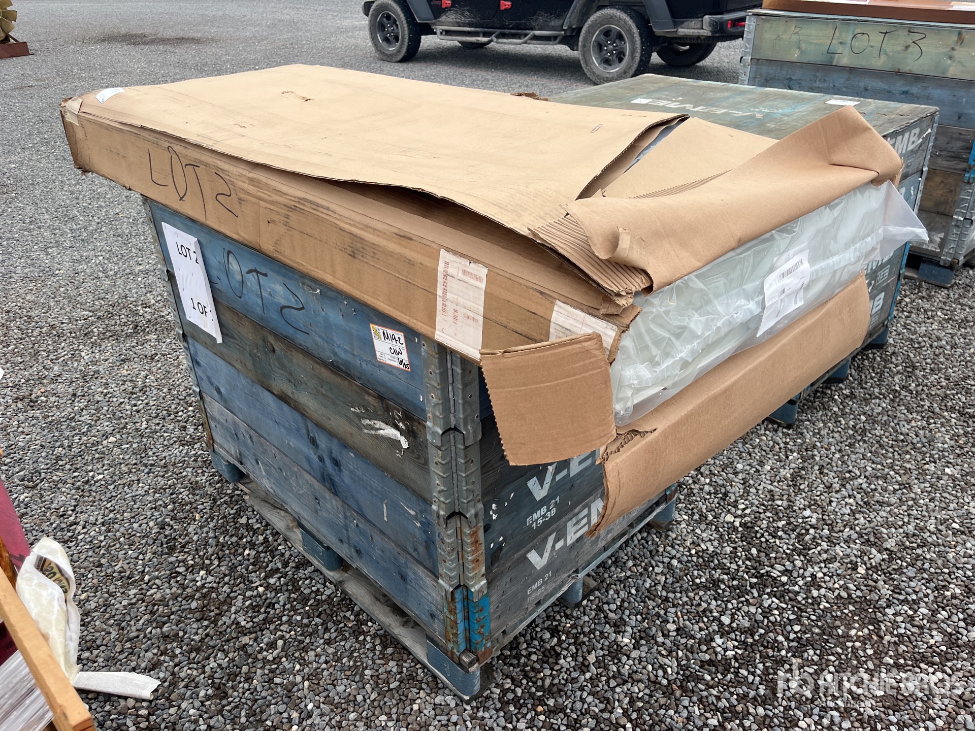 General Appearance with Picture, Right Rear Corner