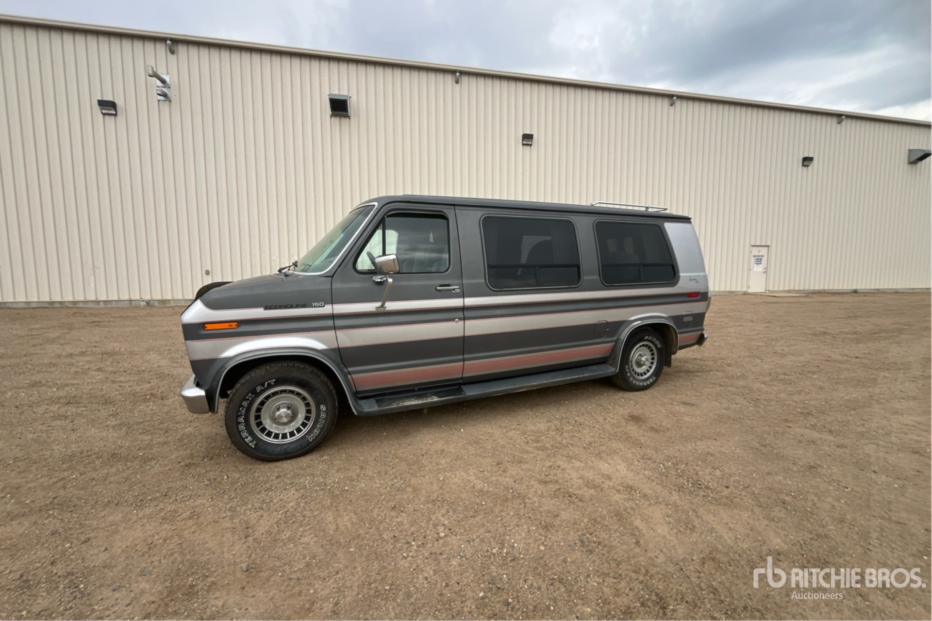 General Appearance with Foto, angolo anteriore sinistro