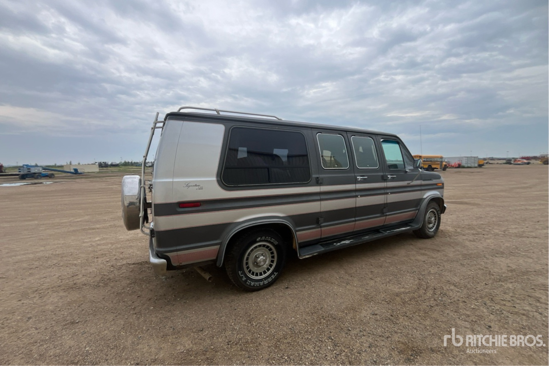 General Appearance with Foto, angolo anteriore sinistro