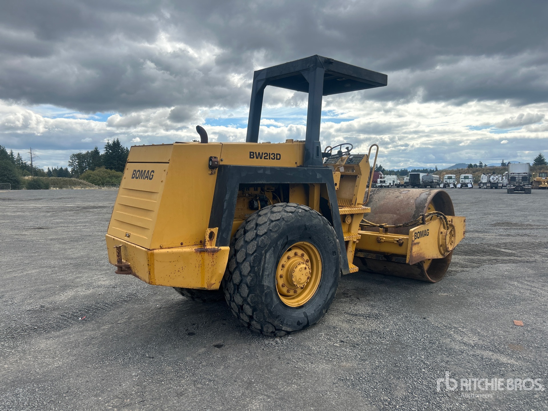 General Appearance with Picture, Right Rear Corner