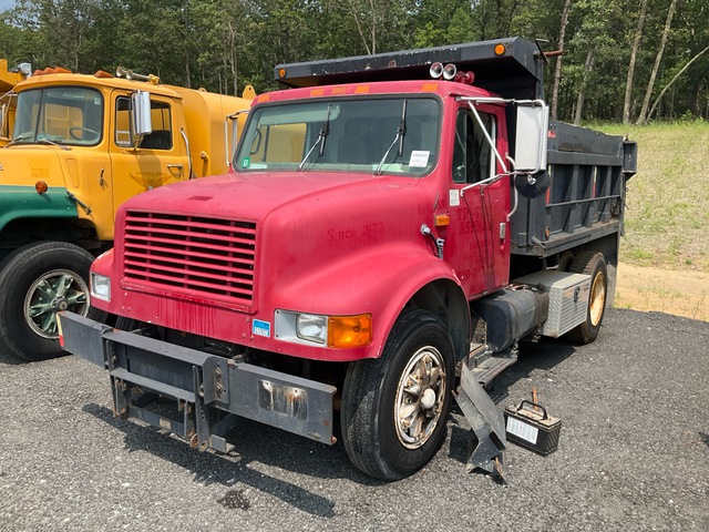 1997 International 4900 4x2 S/A Dump Truck