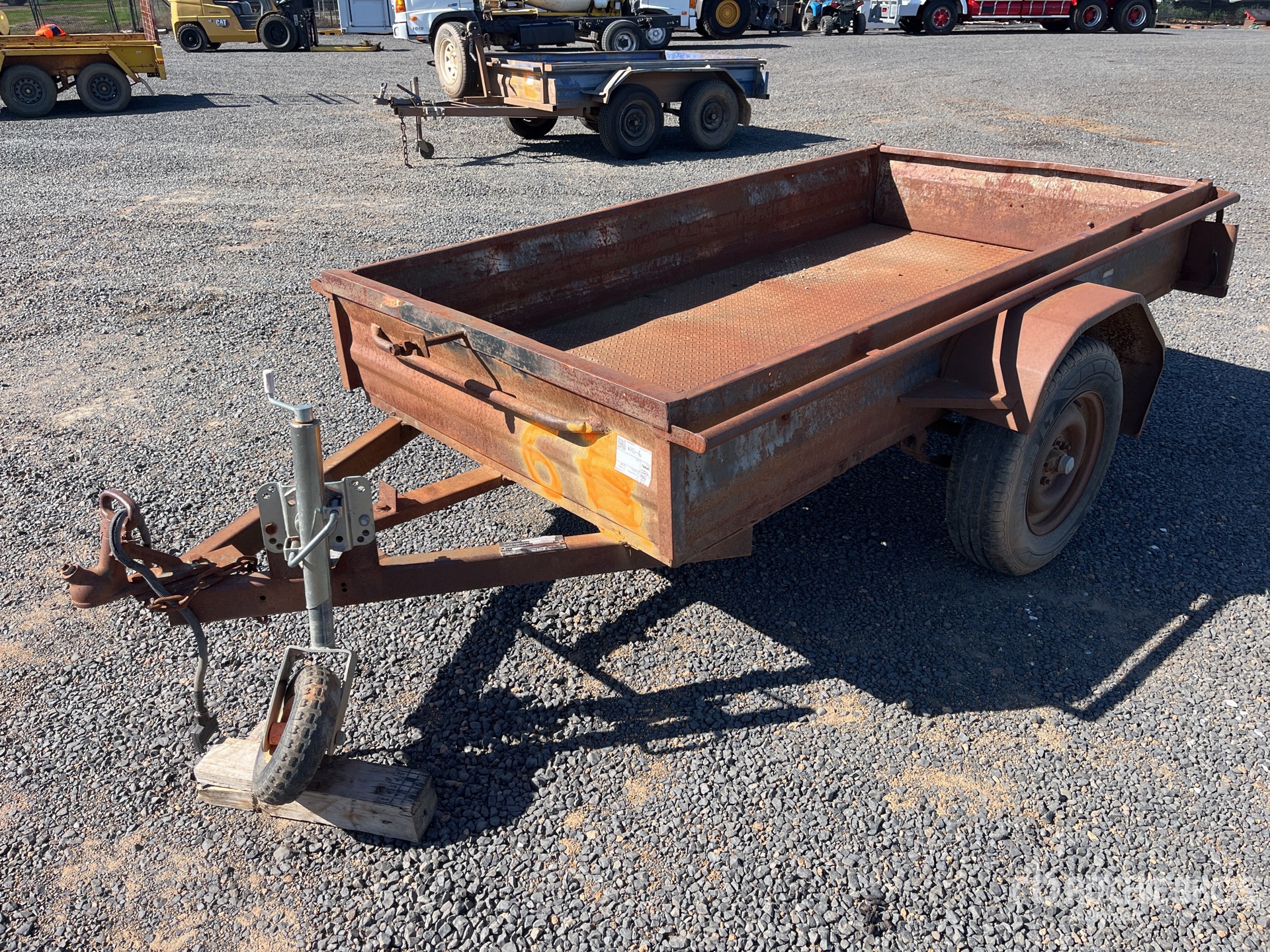 General Appearance with Picture, Right Front Corner