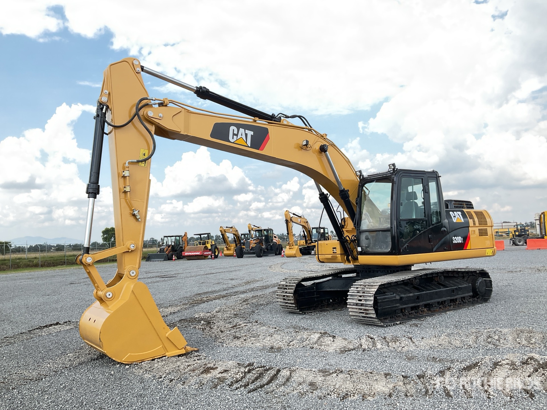 EXCAVADORA 2016 CATERPILLAR 320