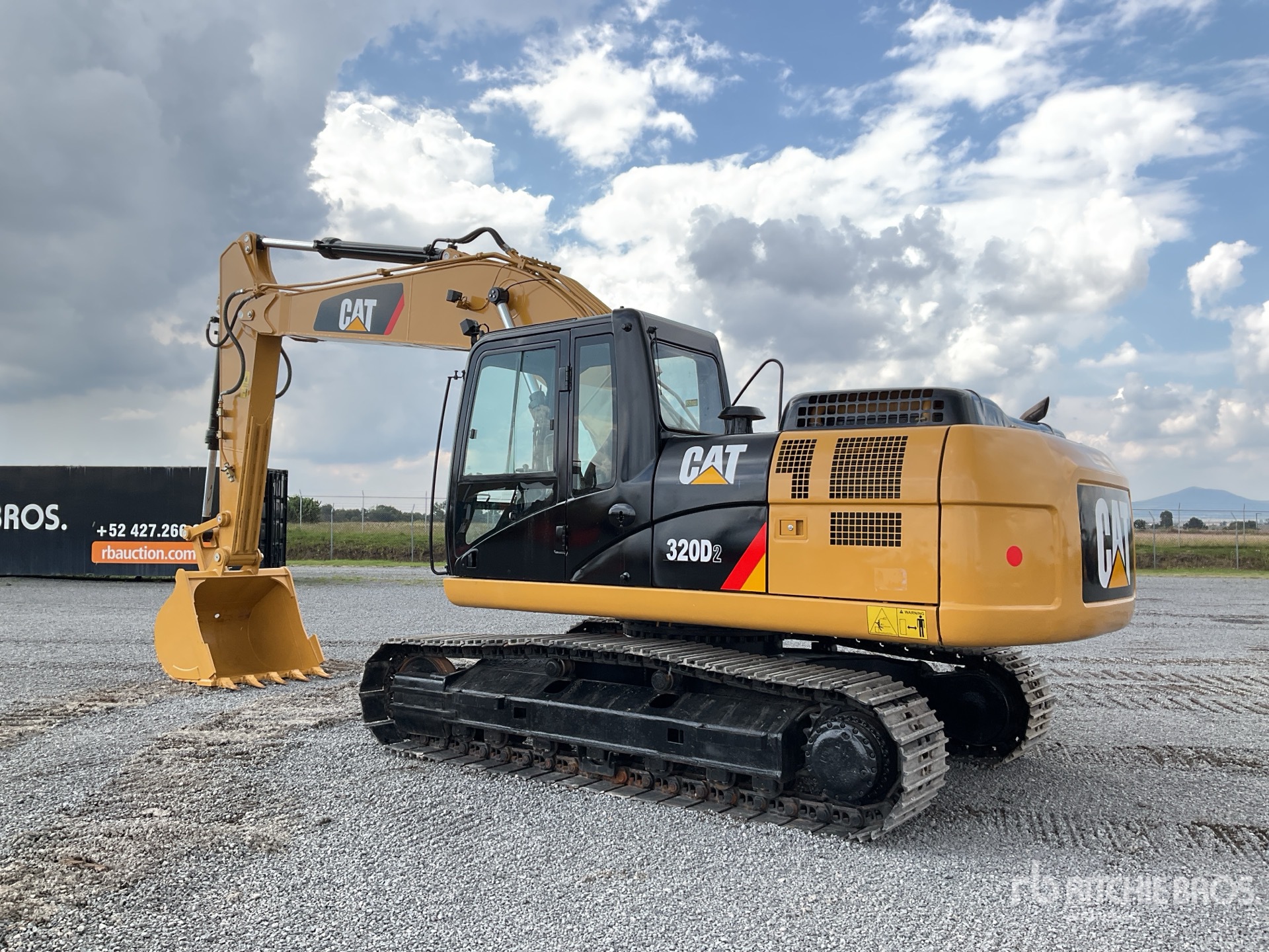 EXCAVADORA 2016 CATERPILLAR 320