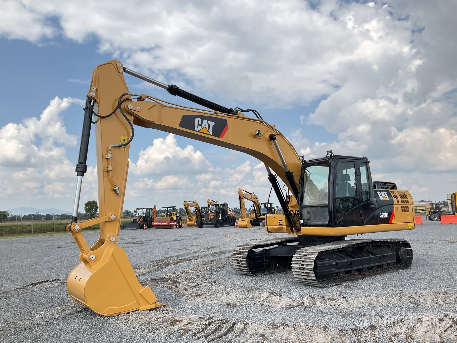 EXCAVADORA 2016 CATERPILLAR 320