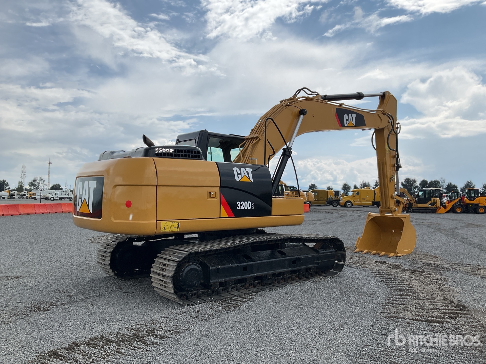 EXCAVADORA 2016 CATERPILLAR 320