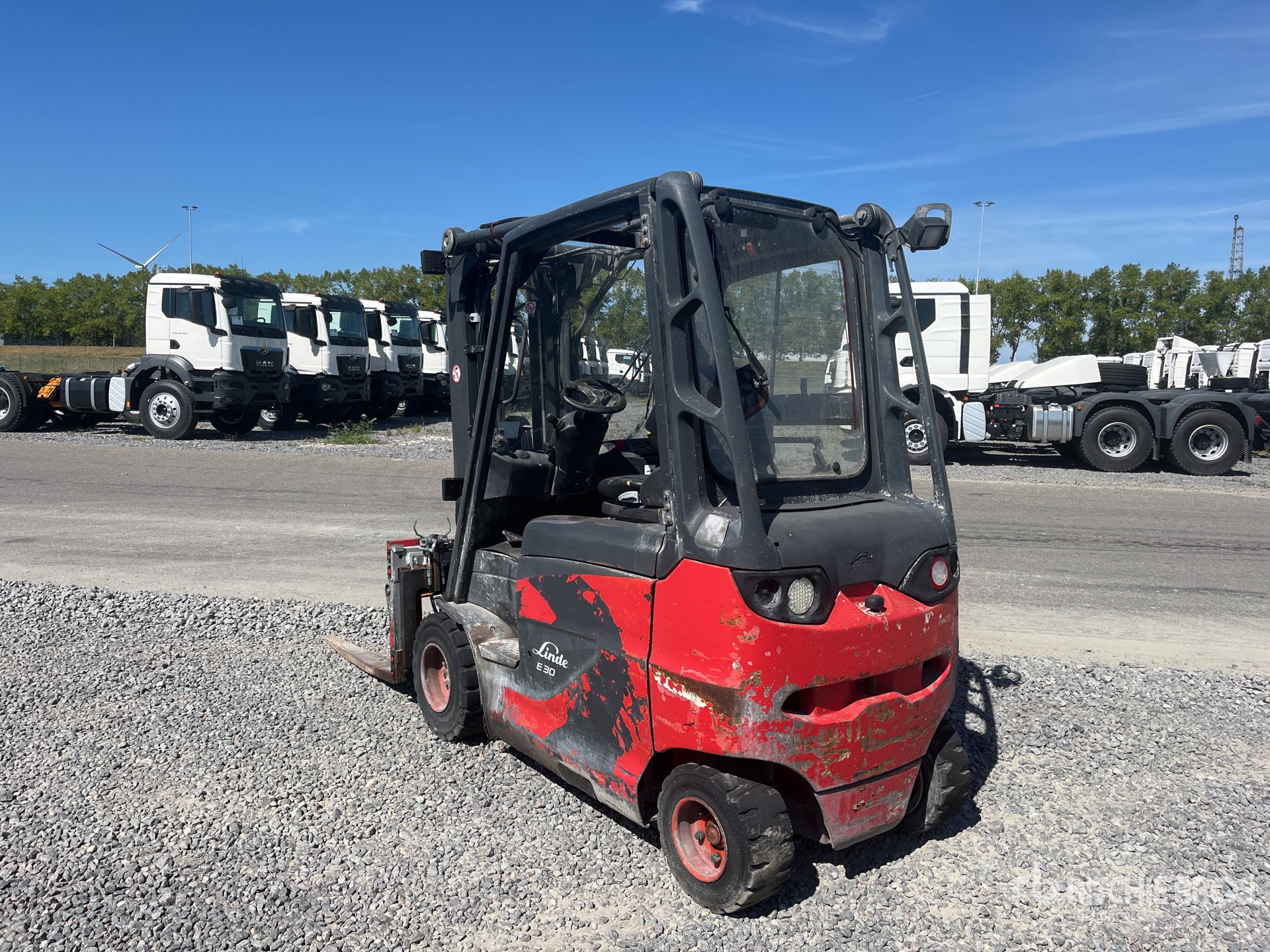 General Appearance with Picture, Left Rear Corner