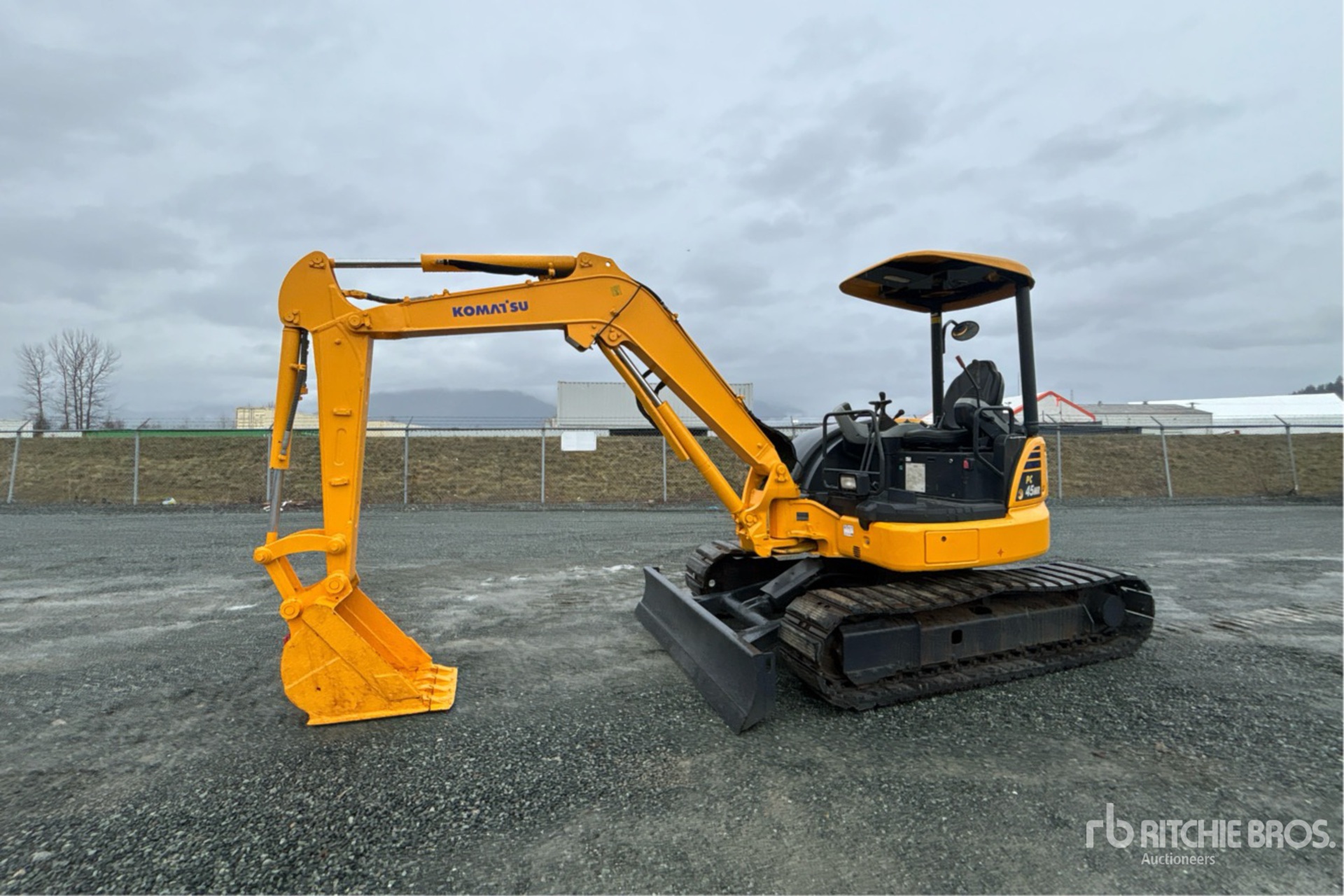 General Appearance with Picture, Left Front Corner