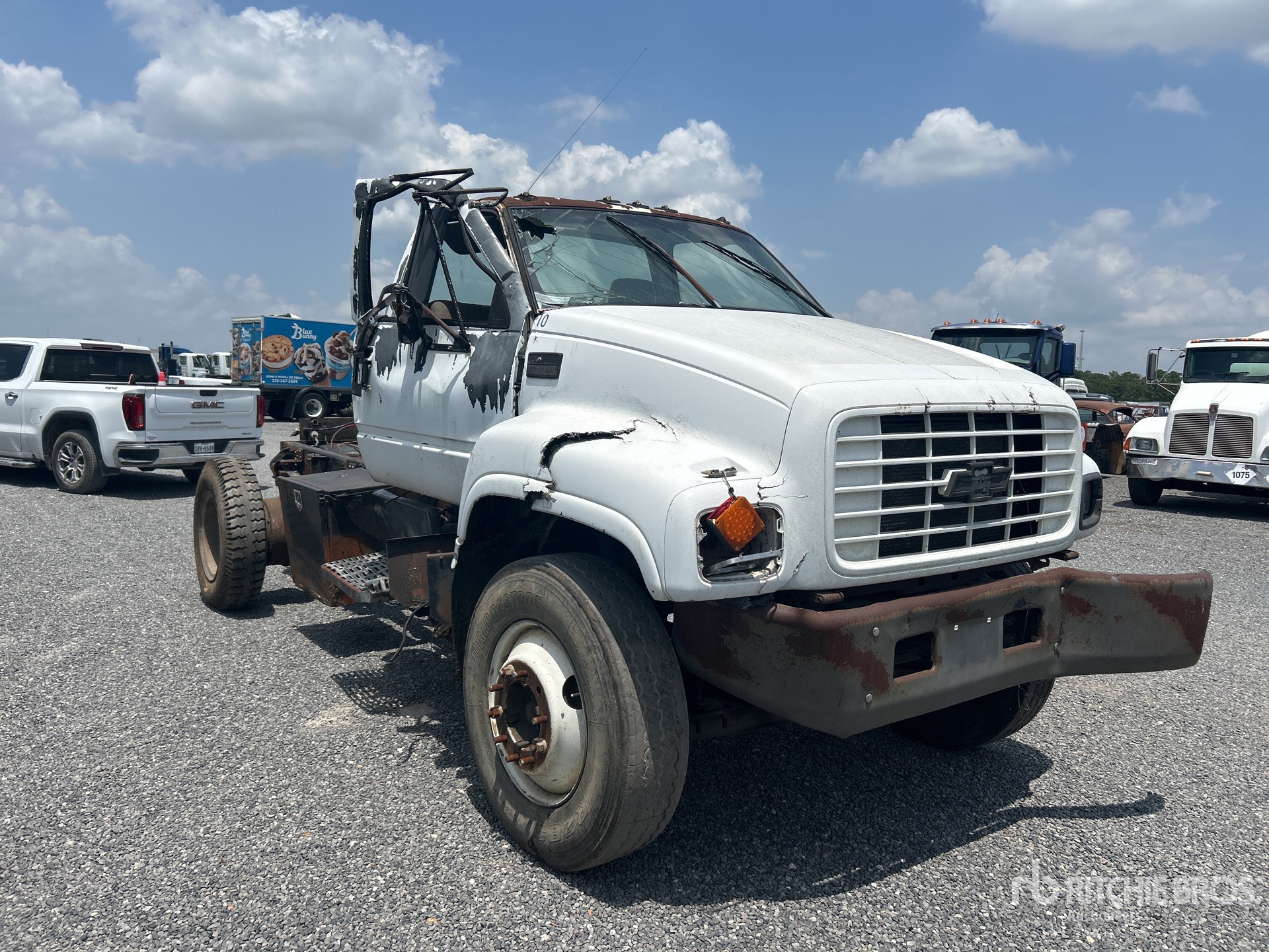 General Appearance with Picture, Right Front Corner