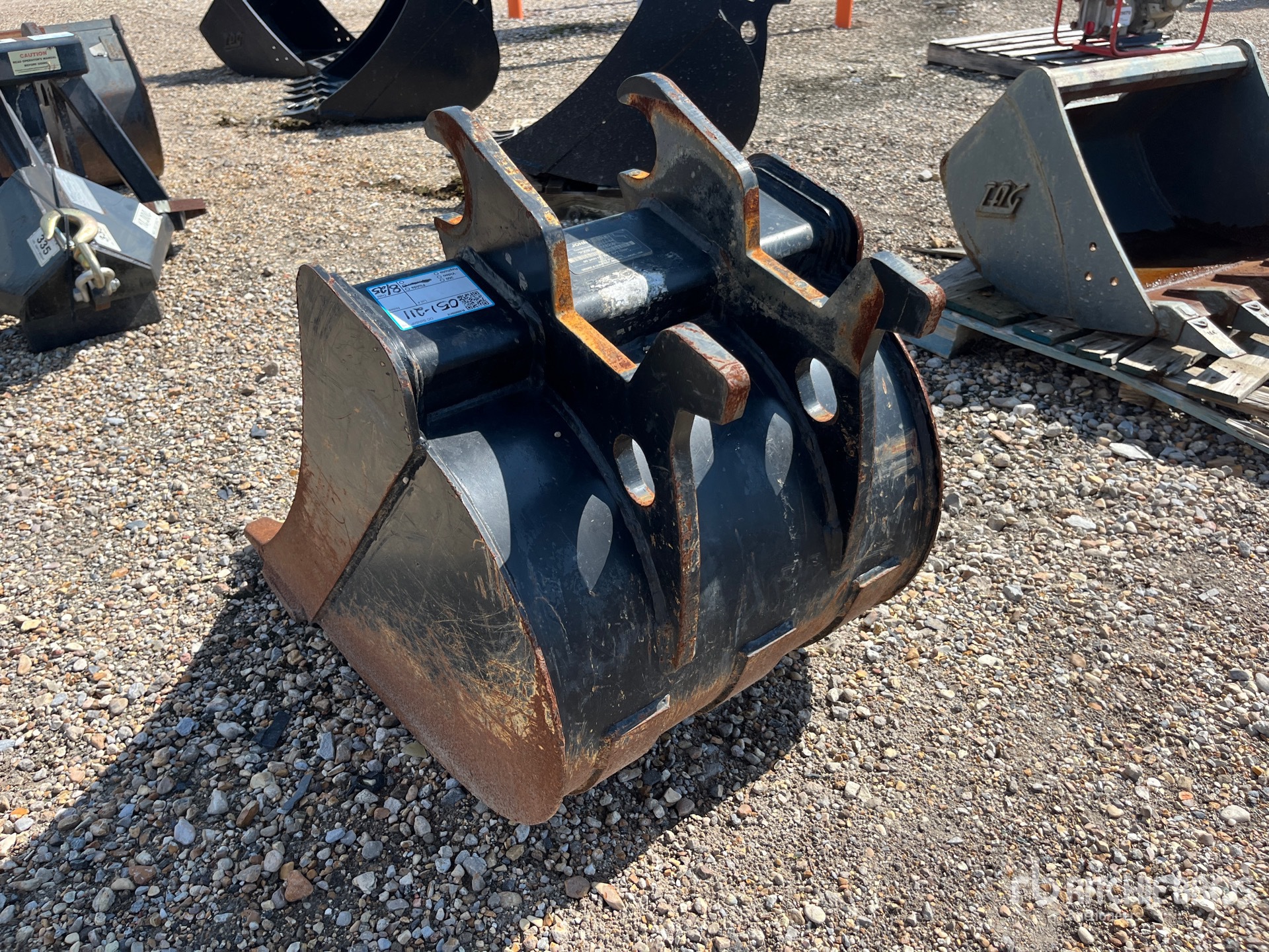 General Appearance with Picture, Left Rear Corner