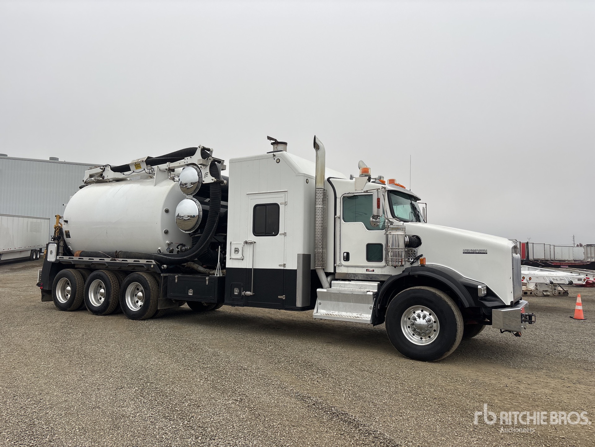 General Appearance with Bild, Ecke vorne rechts