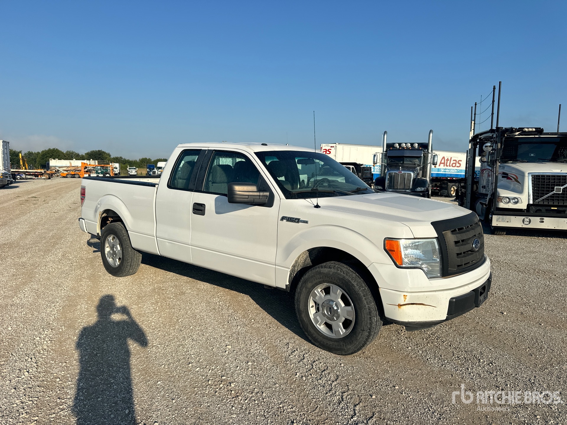 General Appearance with Picture, Right Front Corner