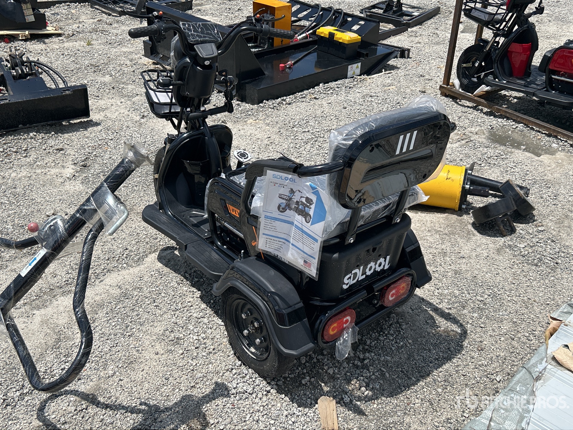 General Appearance with Picture, Left Rear Corner