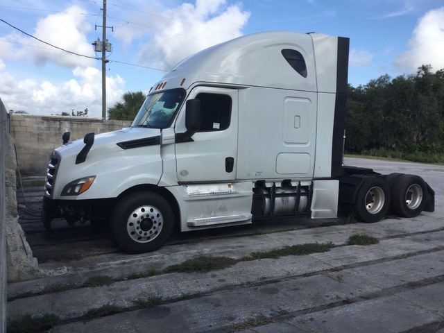 2018 Freightliner Cascadia 126 6x4 T/A Sleeper Truck Tractor (Inoperable) 2018 Freightliner Cascadia 126 6x4 T/A Sleeper Truck Tractor (Inoperable)