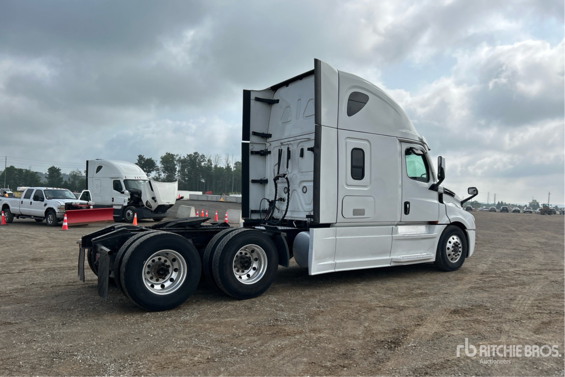 General Appearance with Picture, Right Rear Corner