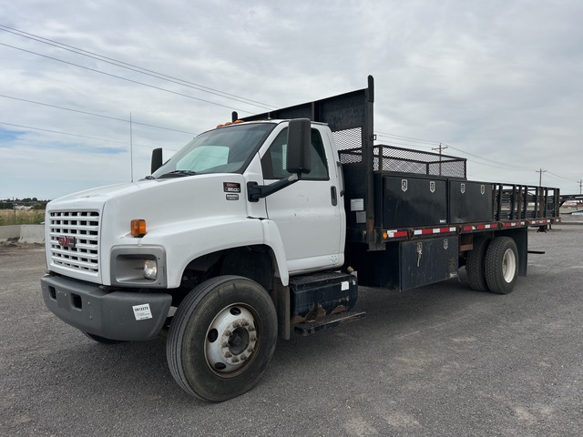 2006 GMC C6500 4x2 Flatbed Truck