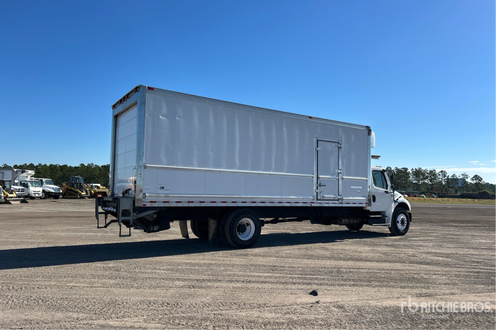 General Appearance with Foto, angolo anteriore sinistro