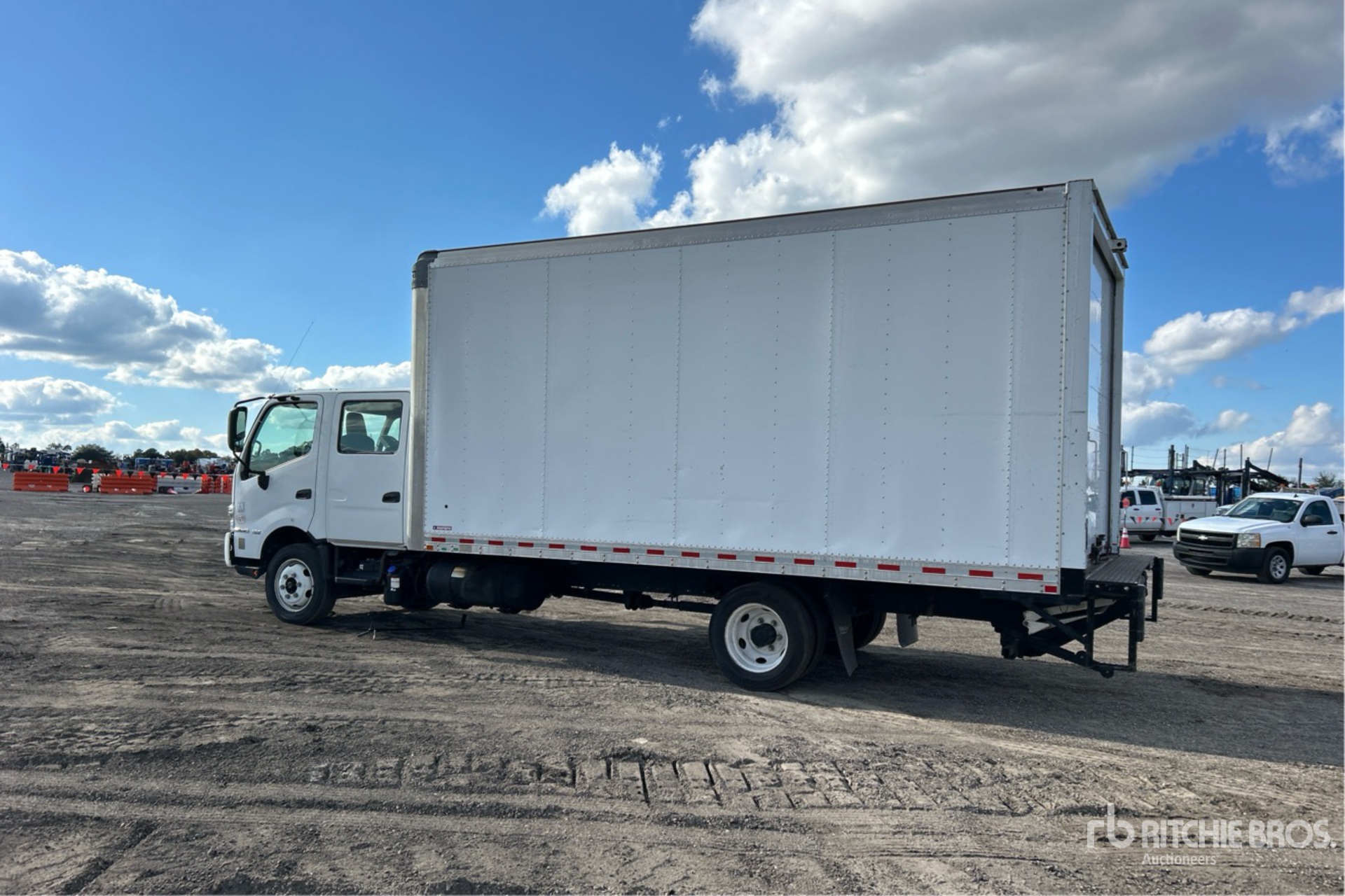 Aspect général with Image, coin arrière gauche