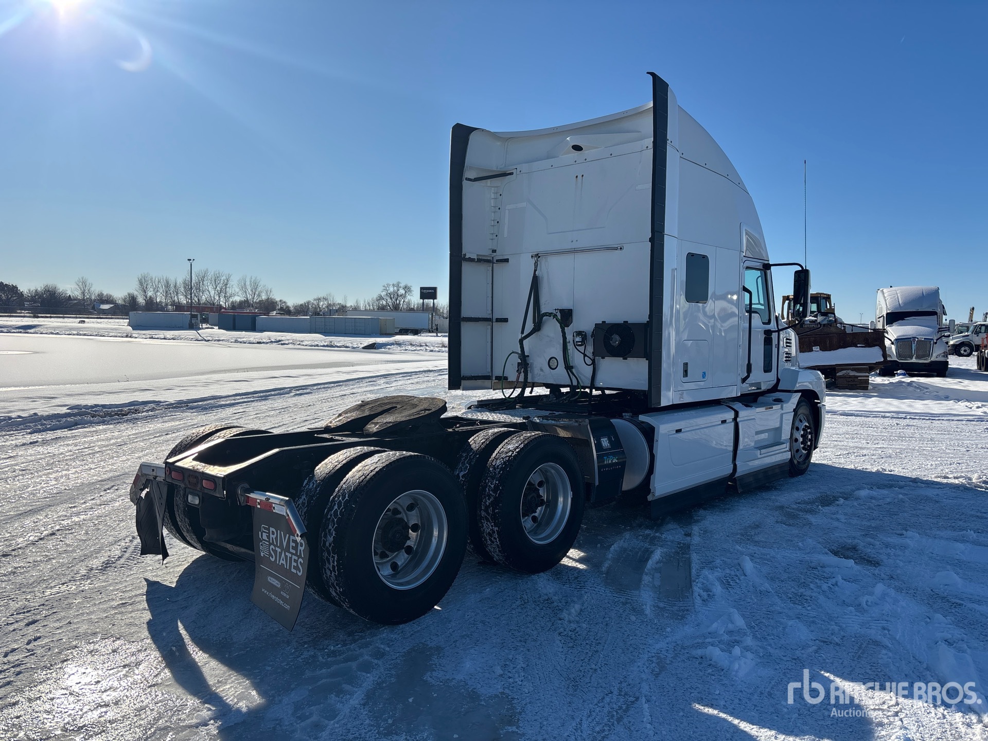 General Appearance with Foto, angolo anteriore sinistro