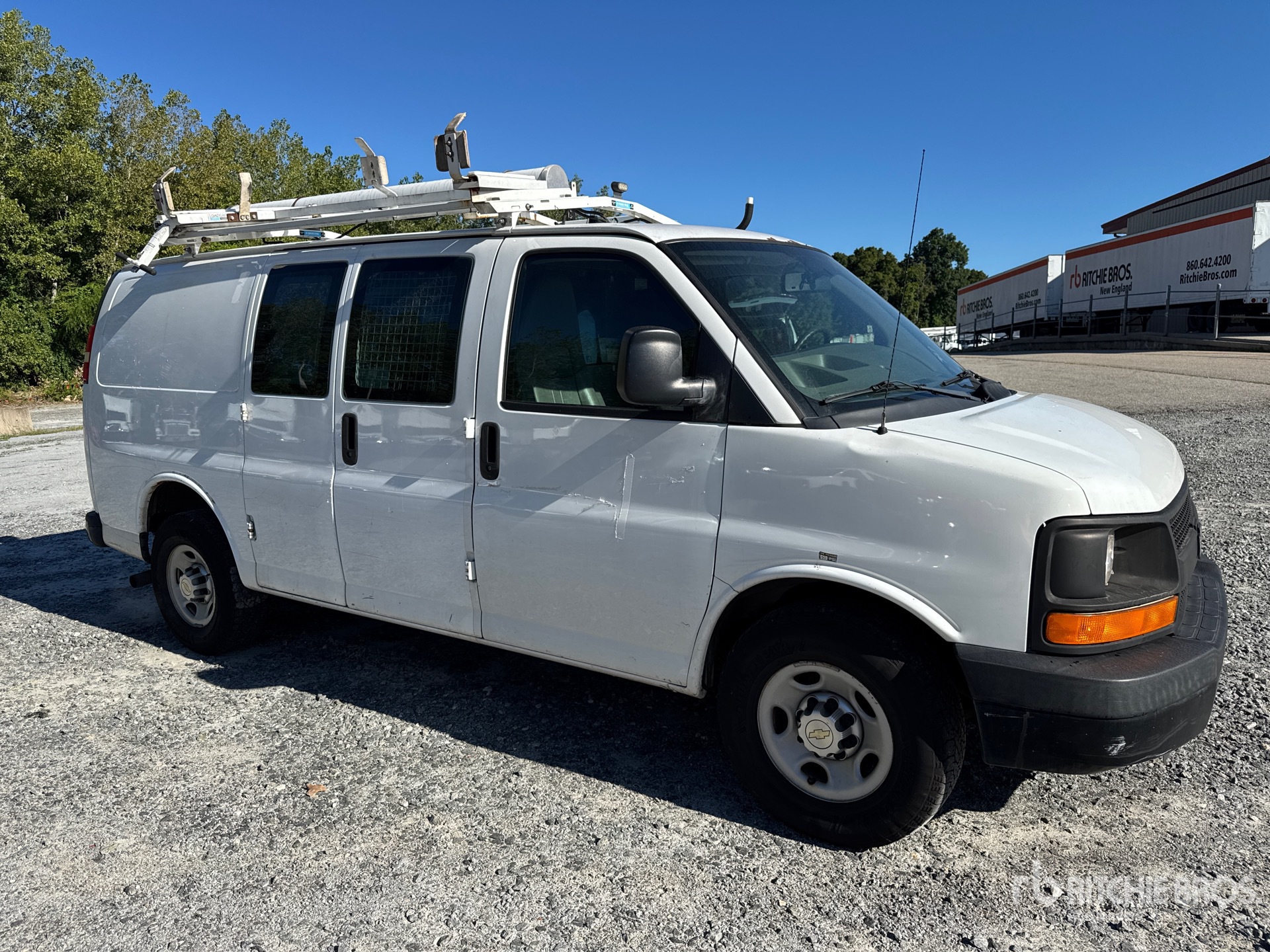 General Appearance with Picture, Right Front Corner
