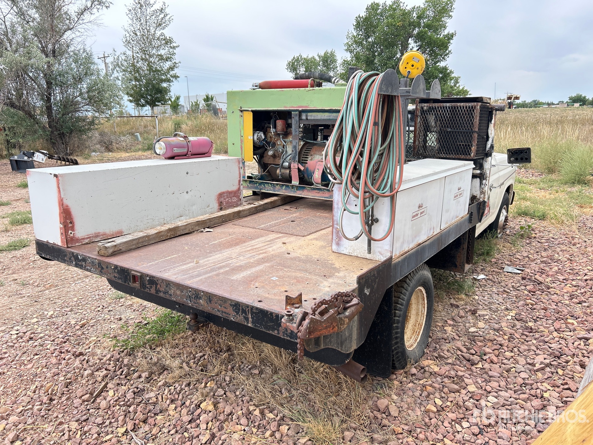 General Appearance with Picture, Right Rear Corner