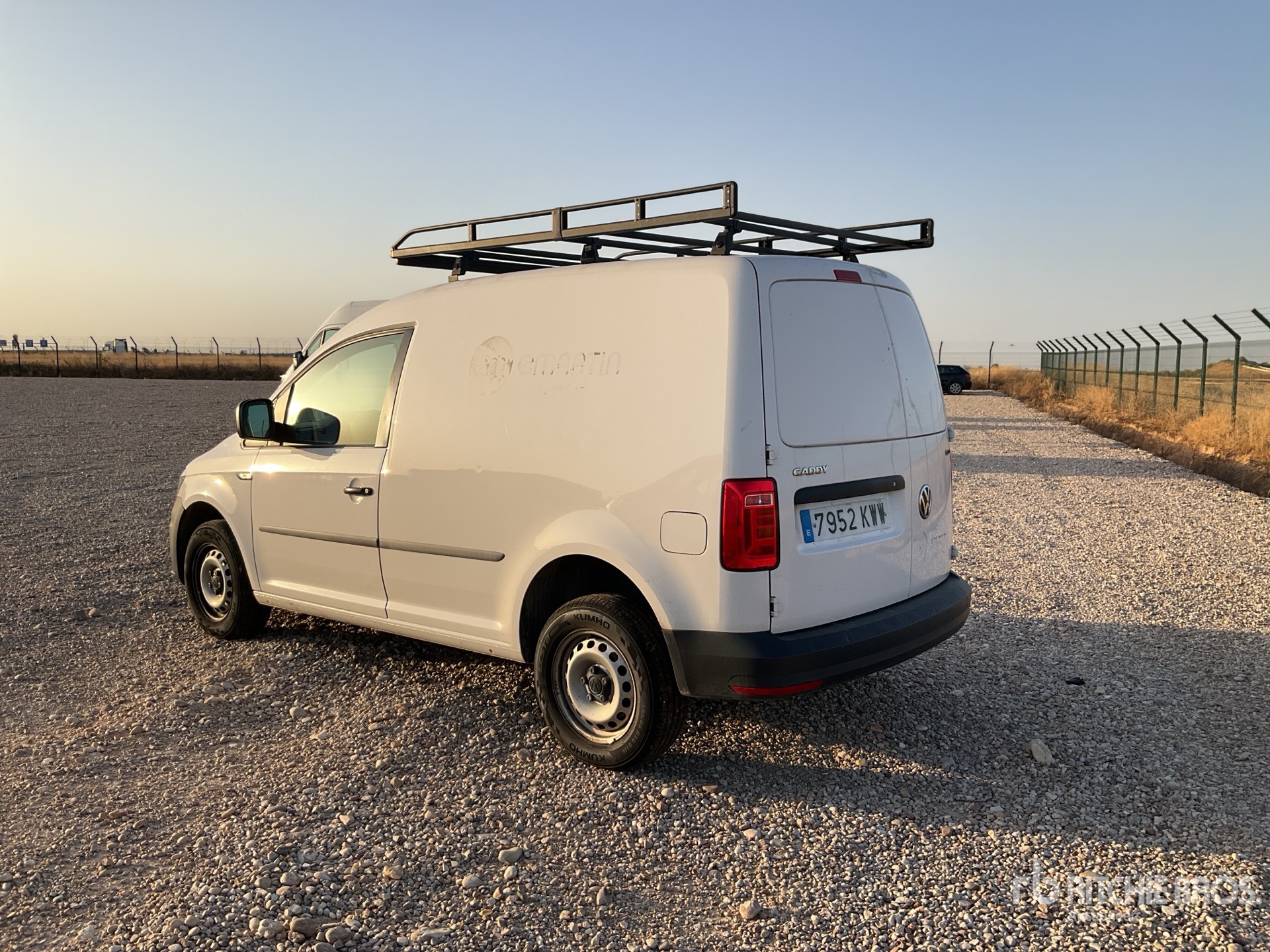 General Appearance with Bild, Ecke hinten links