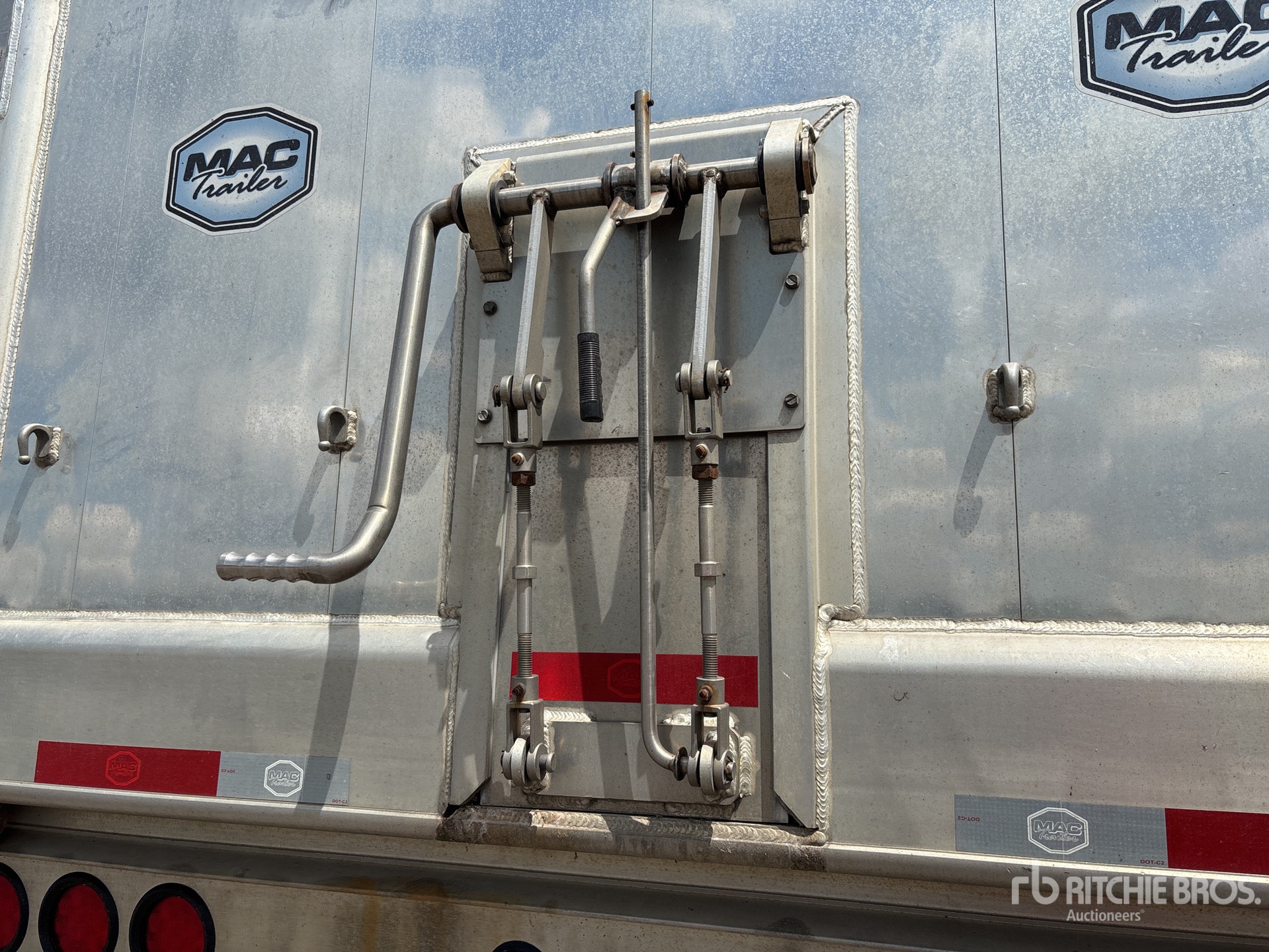 2024 Mac 39 FT T/A ALUMINUM QUARTER FRAME