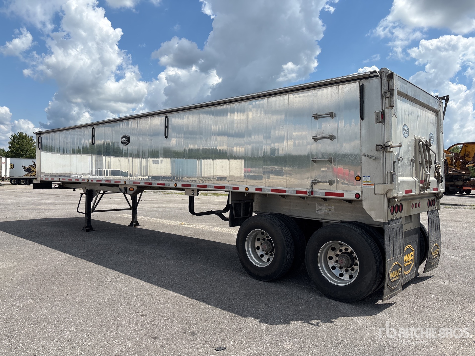 2024 Mac 39 FT T/A ALUMINUM QUARTER FRAME