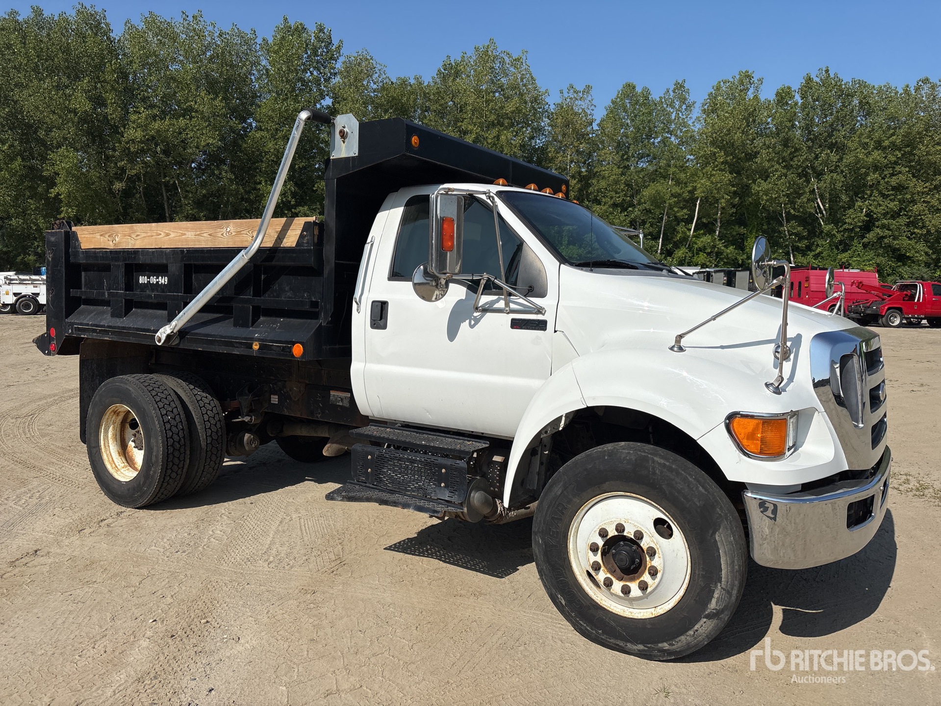 General Appearance with Picture, Right Front Corner