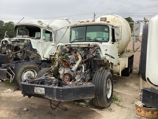 1997 Mack DM690S 6x4 Mixer Truck (Inoperable)