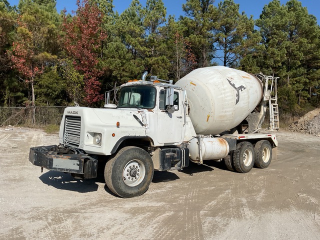 2000 Mack DM690S 6x4 Mixer Truck 2000 Mack DM690S 6x4 Mixer Truck