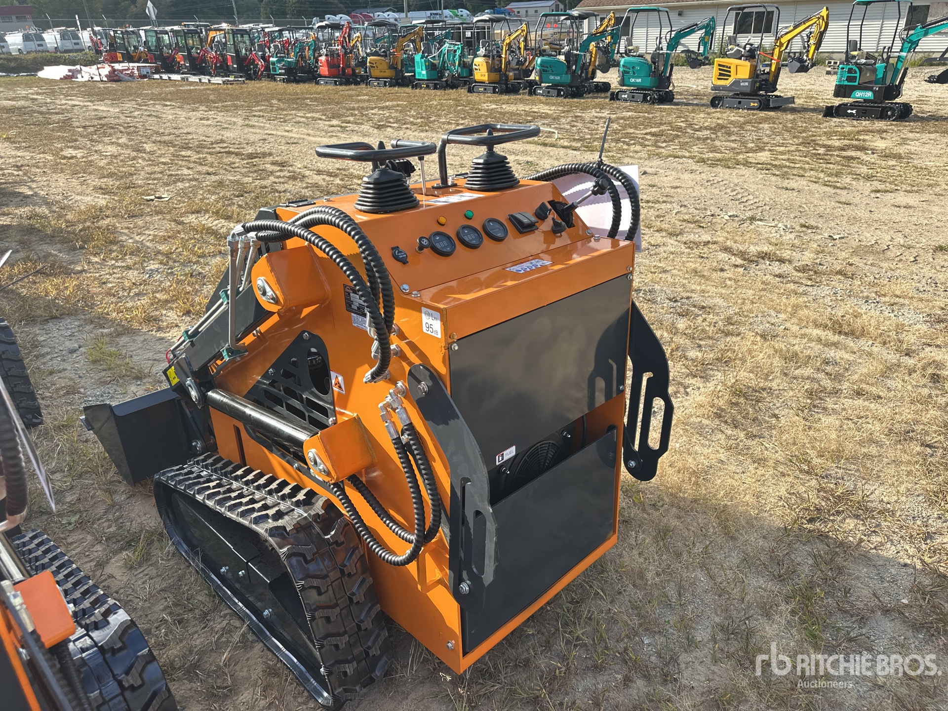 MINI CARGADOR SOBRE ORUGAS COMPACTO 2025 COMPAC QB480