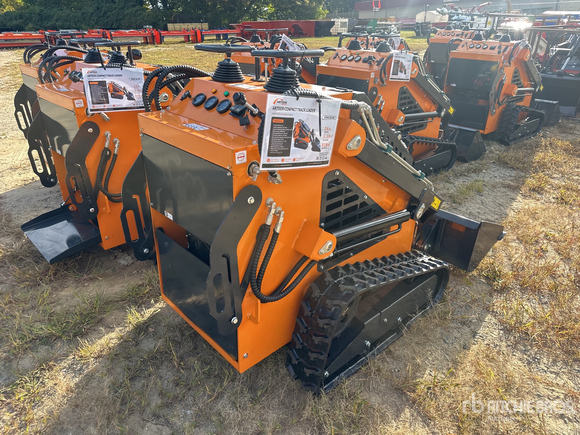 MINI CARGADOR SOBRE ORUGAS COMPACTO 2025 COMPAC QB480