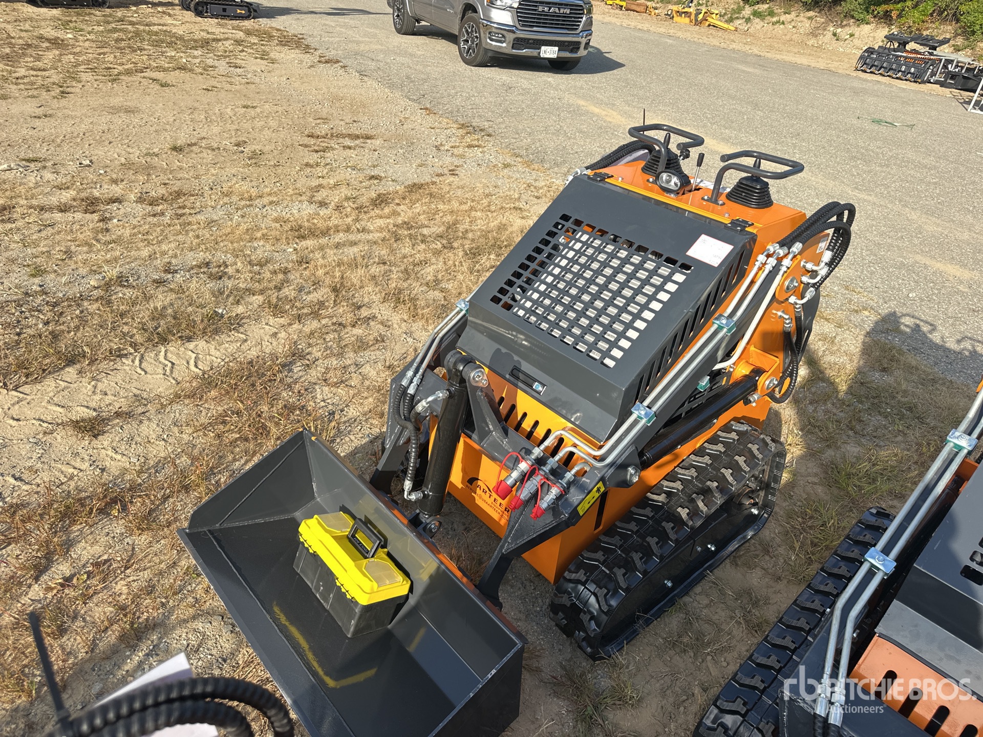 MINI CARGADOR SOBRE ORUGAS COMPACTO 2025 COMPAC QB480
