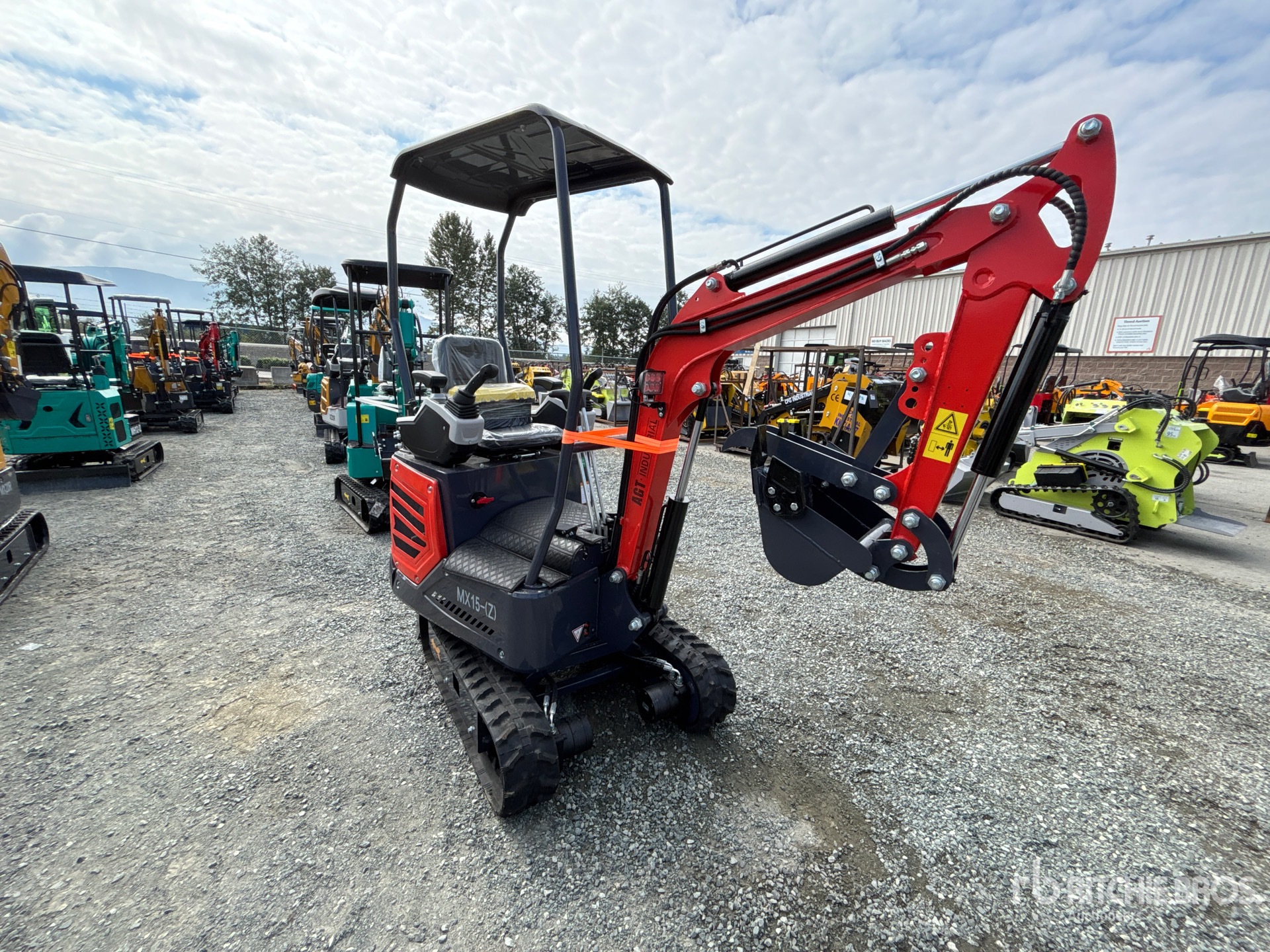 EXCAVADORA 2025 AGT MX15(Z)