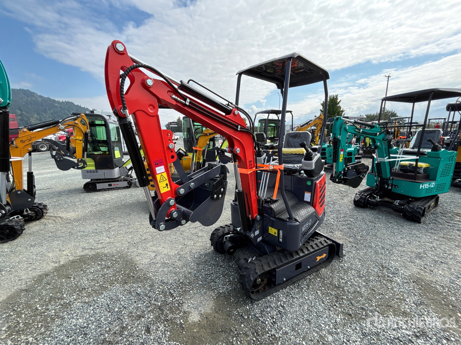 EXCAVADORA 2025 AGT MX15(Z)