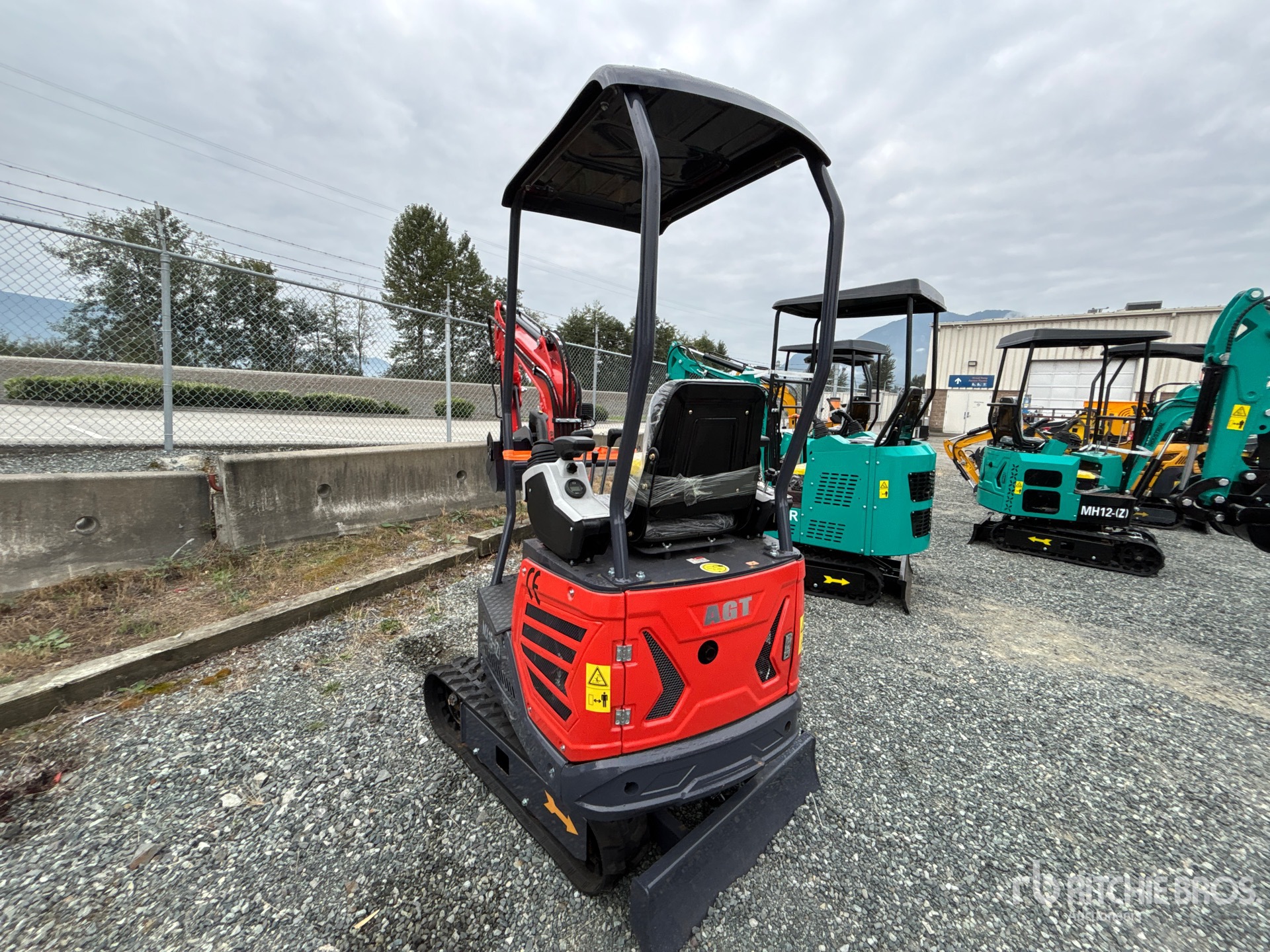 EXCAVADORA 2025 AGT MX15(Z)