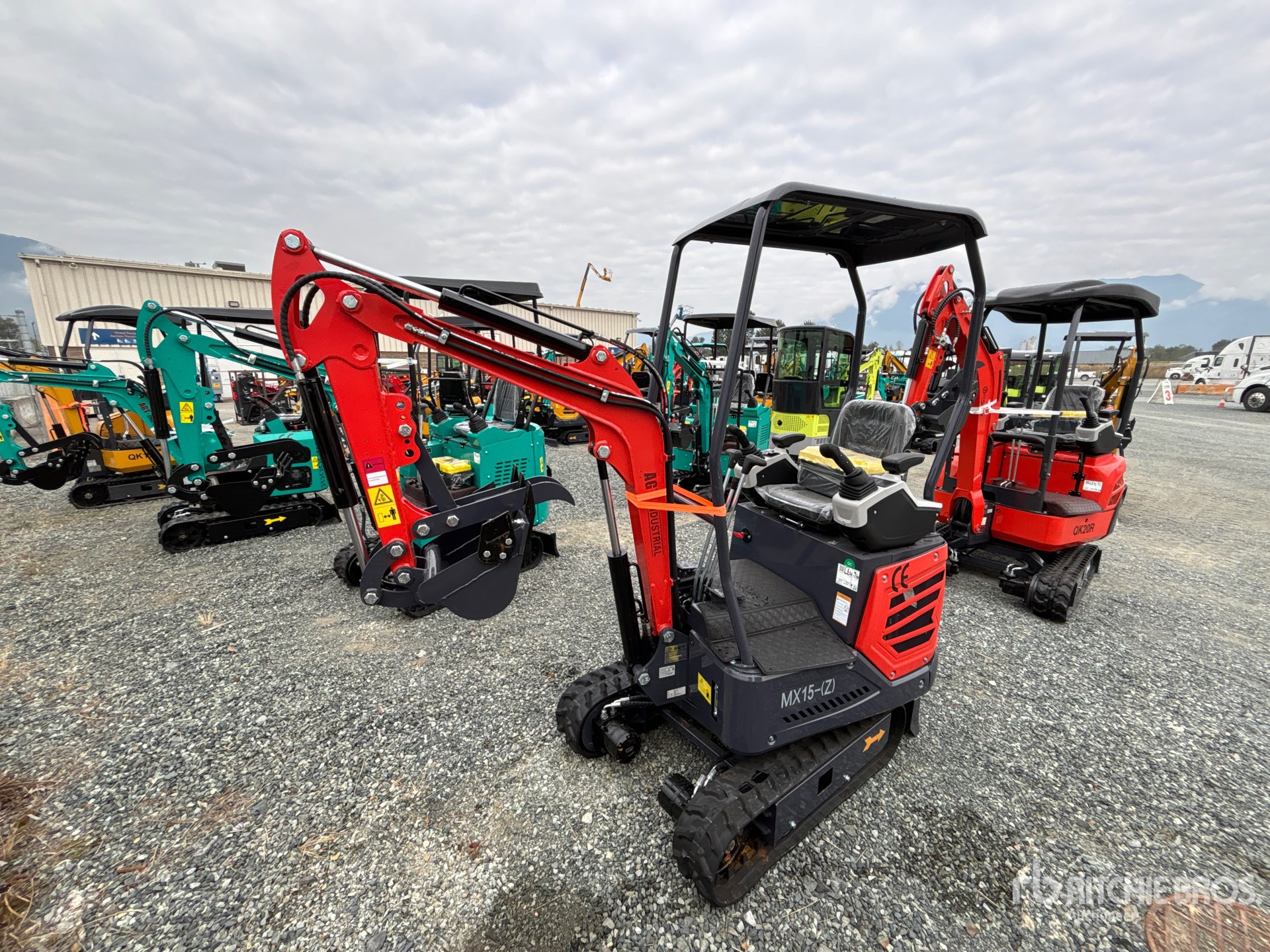 EXCAVADORA 2025 AGT MX15(Z)