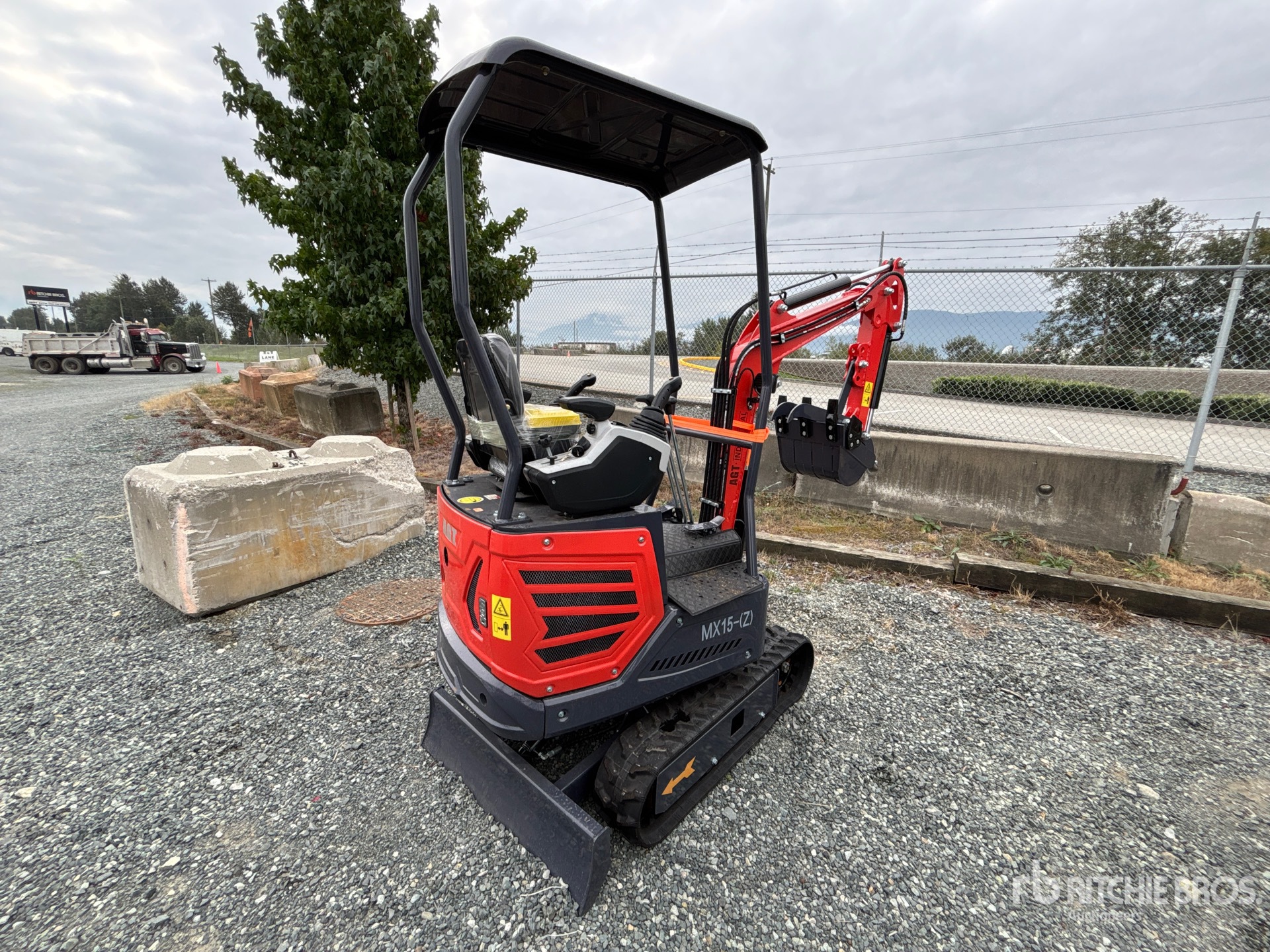 EXCAVADORA 2025 AGT MX15(Z)