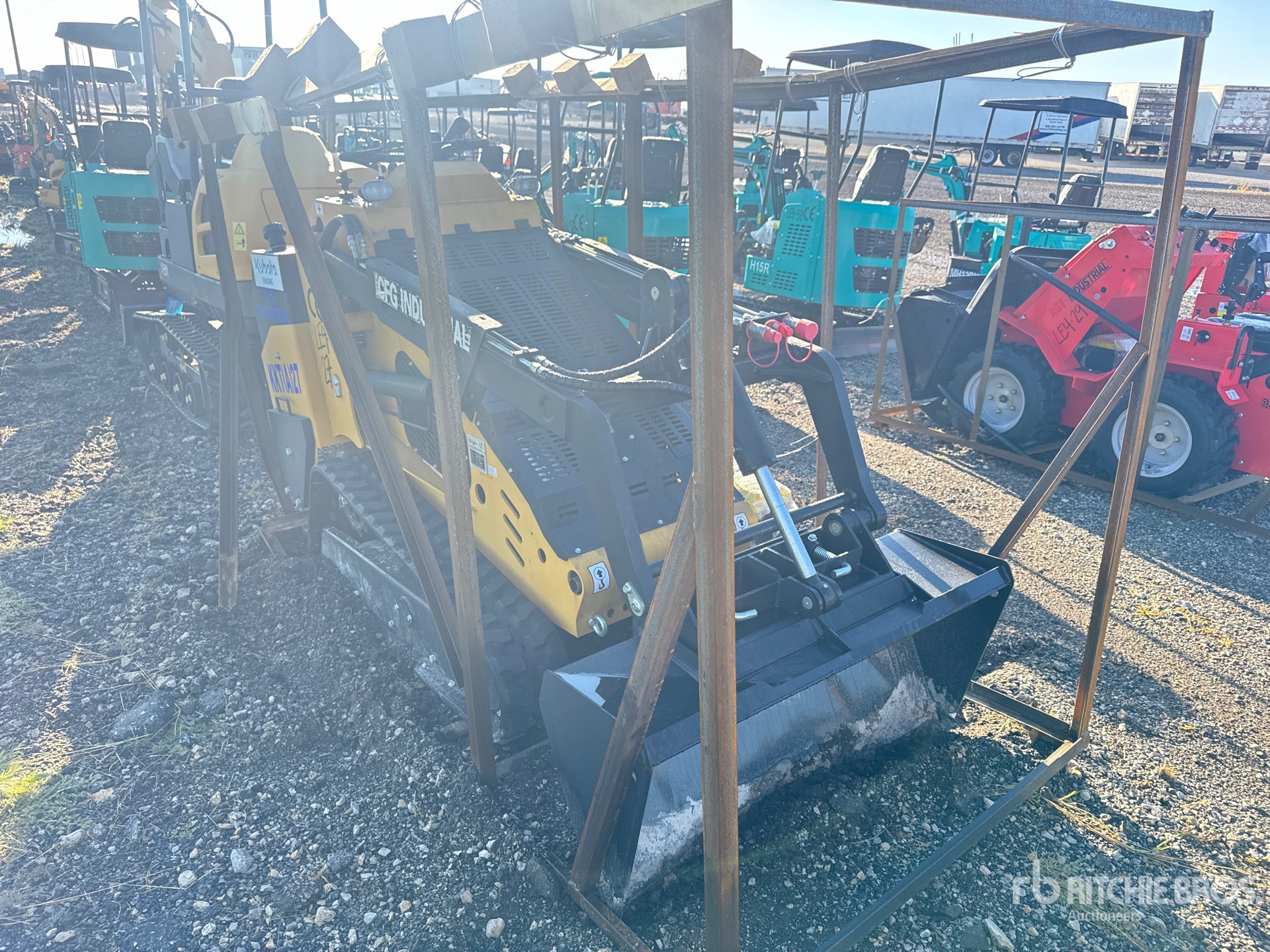MINI CARGADOR SOBRE ORUGAS COMPACTO 2025 COMPAC KKTA27