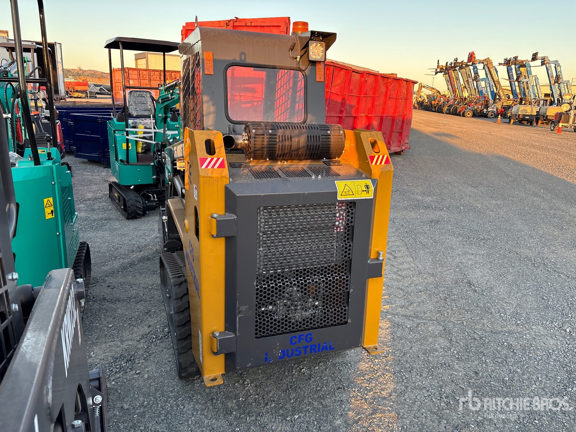 MINI CARGADOR SOBRE ORUGAS 2025 COMPAC TK35R